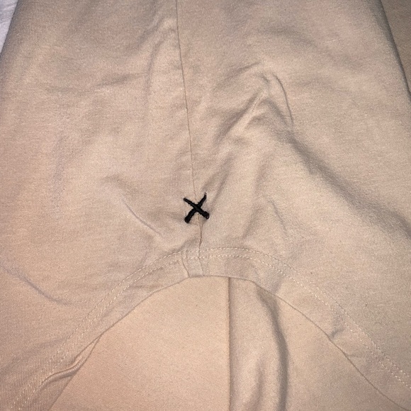 Cuts Clothing Elongated Hem Long Sleeve - Picture 3 of 4